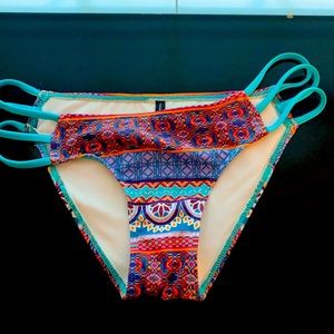 NWOT L.A. Hearts bikini bottom Med